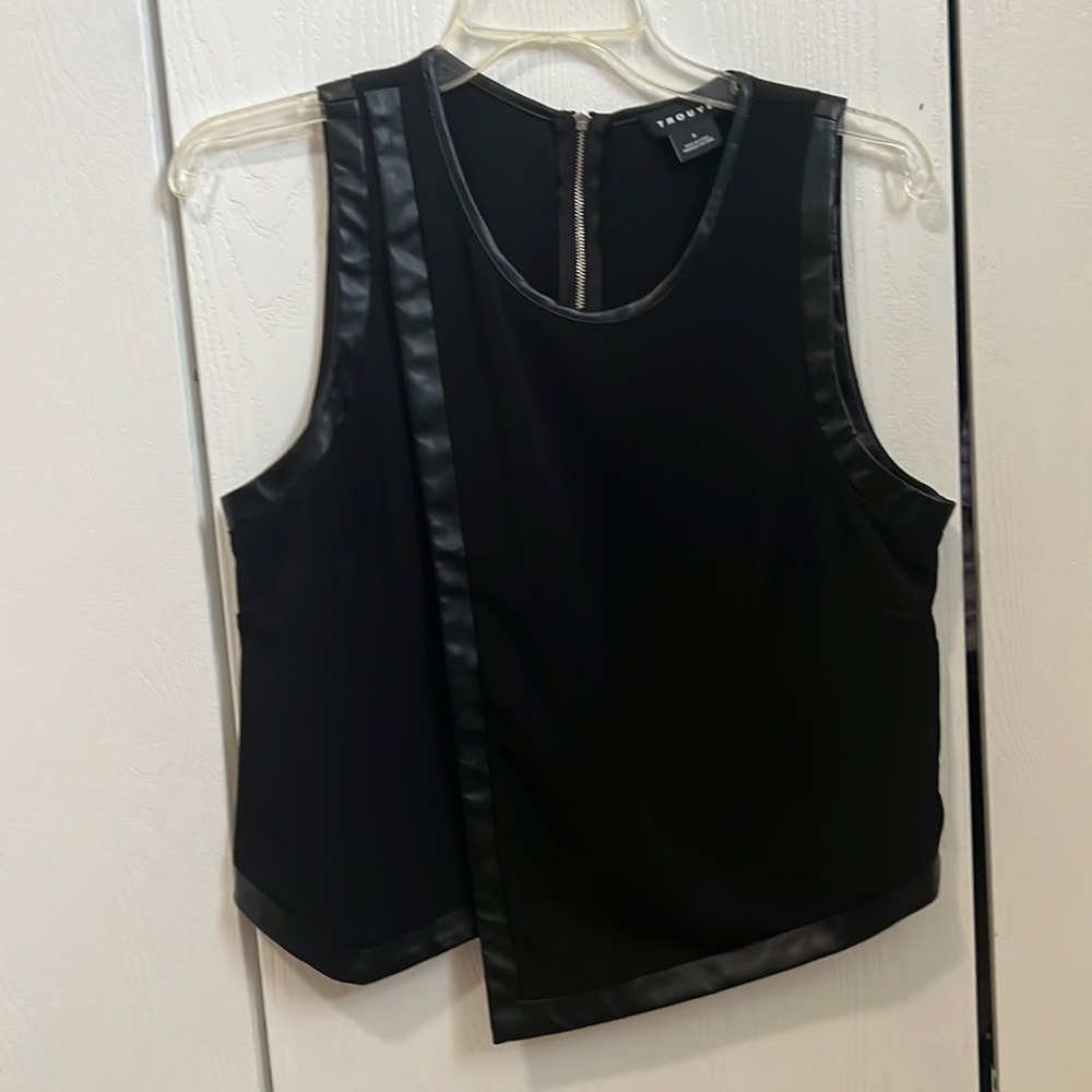 TROUVÉ Black asymmetrical cut top faux leather trim size S small
